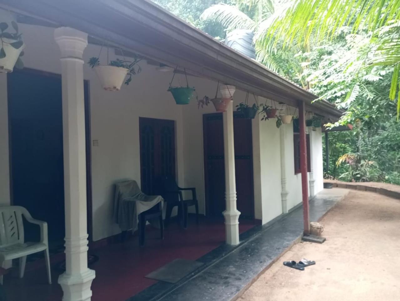 Relax Home Rambukkana Exterior photo
