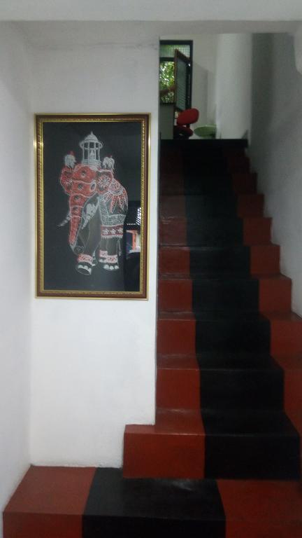Relax Home Rambukkana Exterior photo