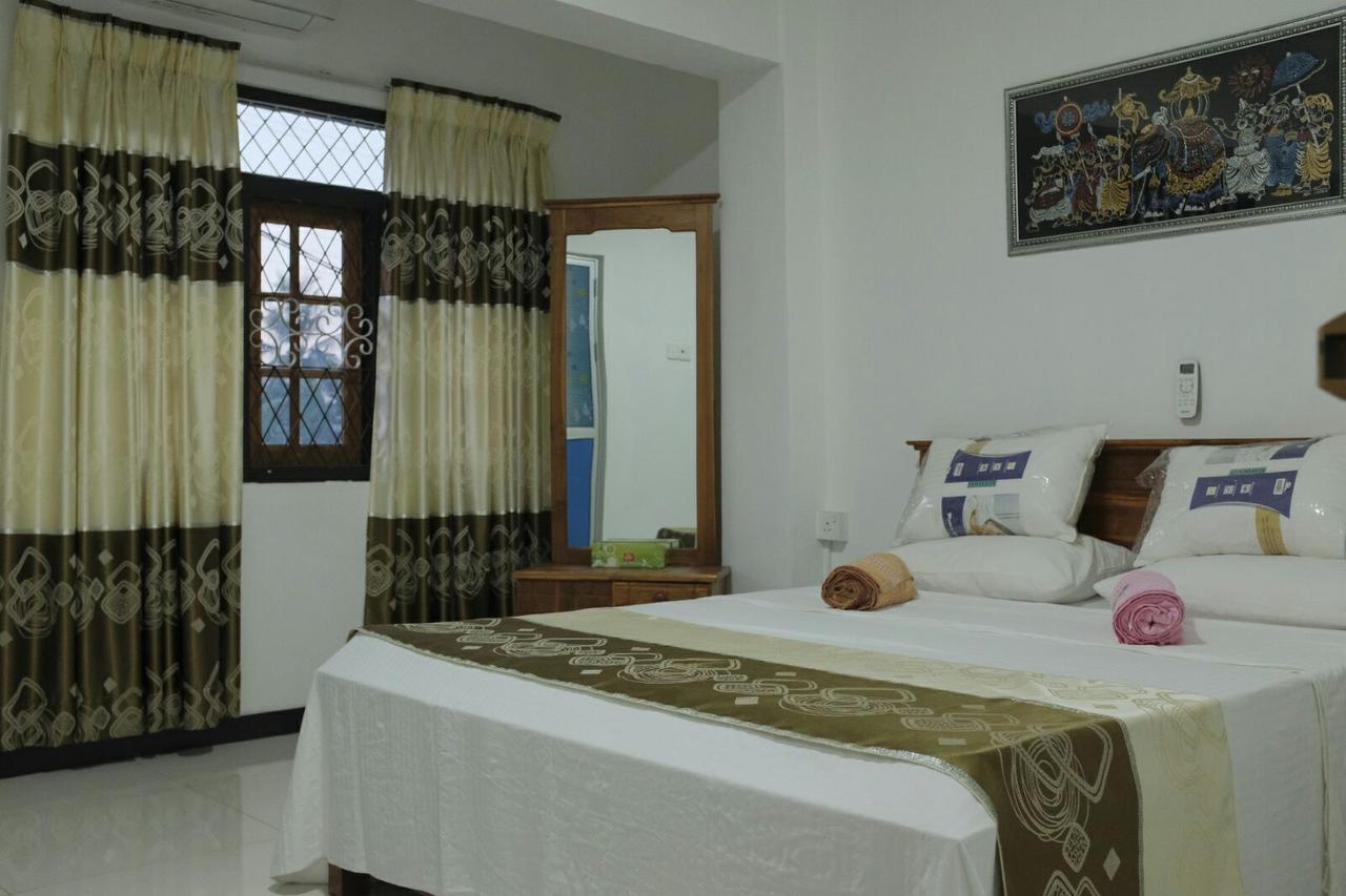 Relax Home Rambukkana Exterior photo